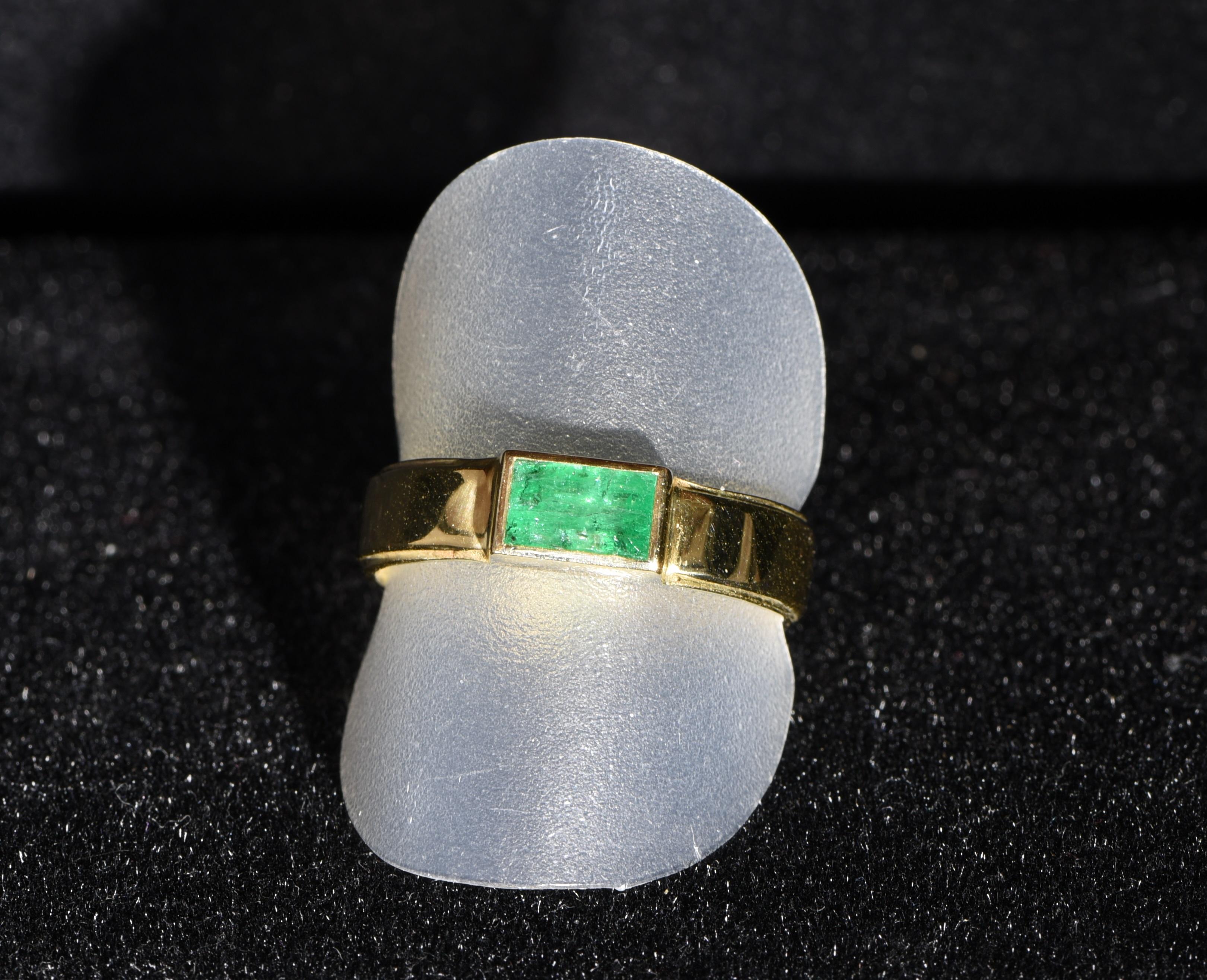 Klassischer Smaragdring in Gold