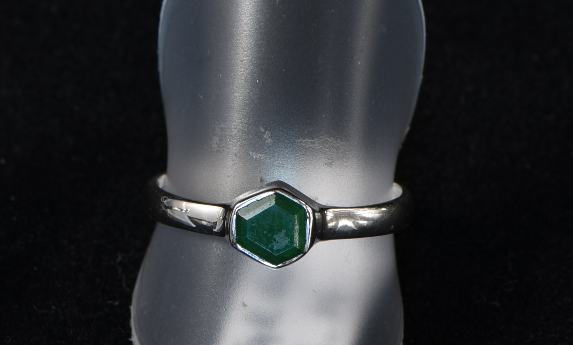 Emerald ring (Size 60)