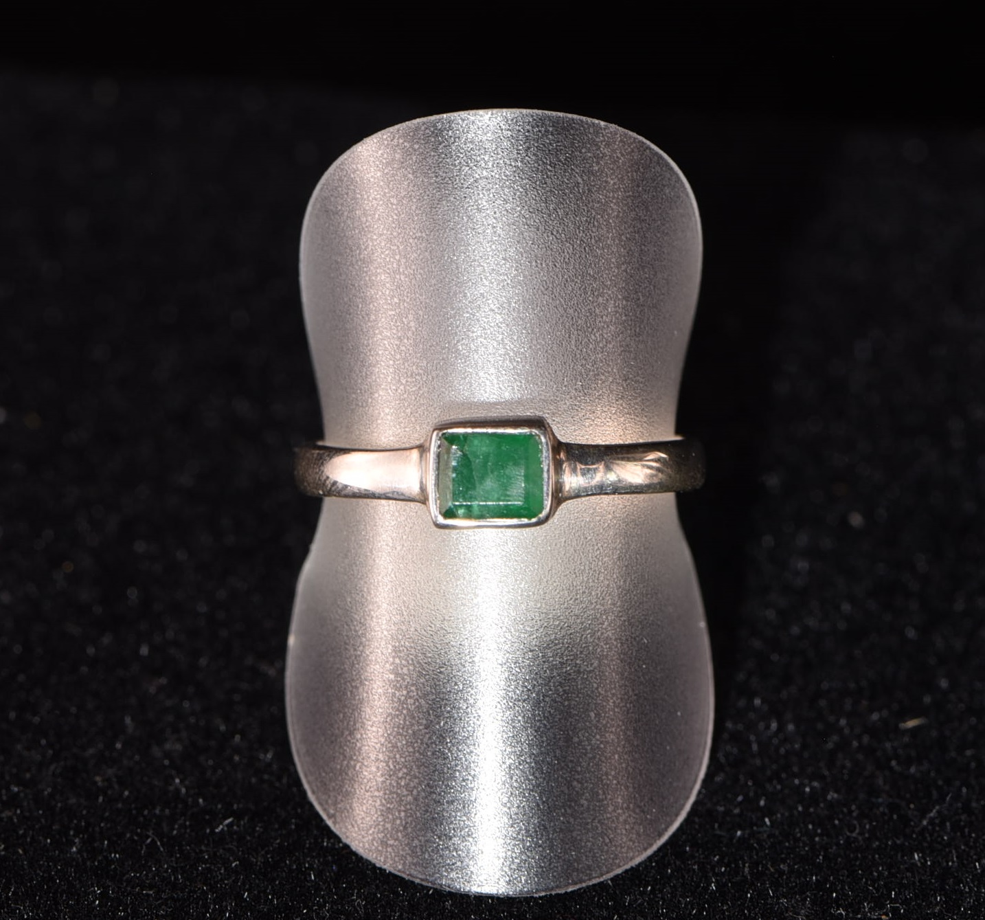 Emerald ring (Size 58)