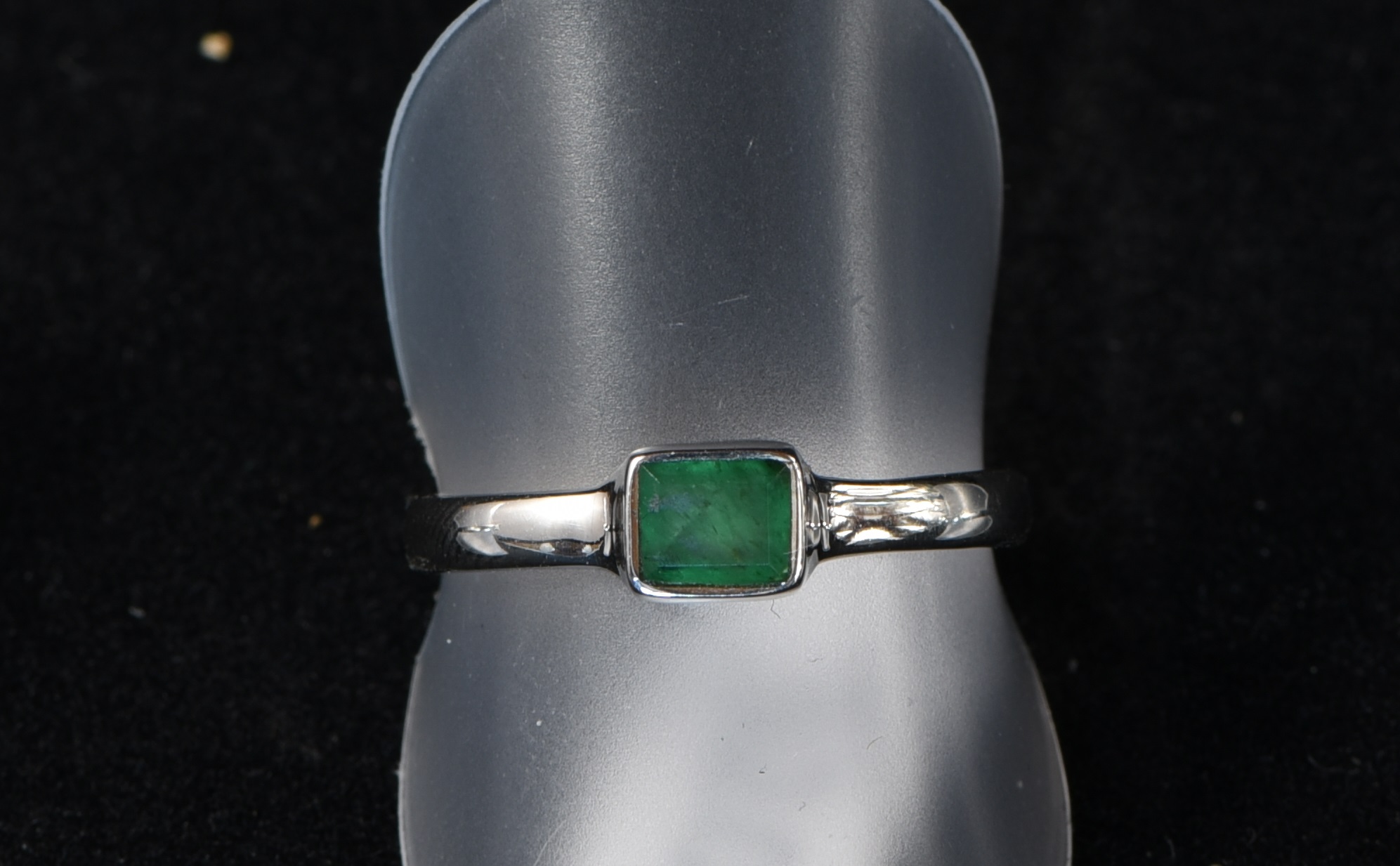 Emerald ring (Size 60)